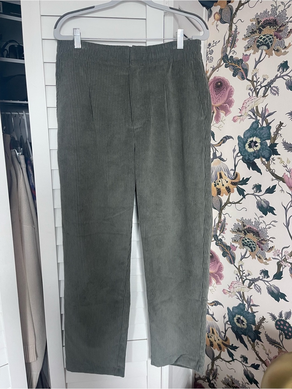 GAP Olive Green Corduroy Cropped Pants